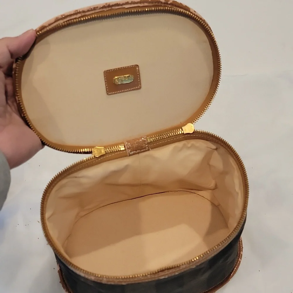 Authentic Fendi vanity kit - Picture 8 of 10